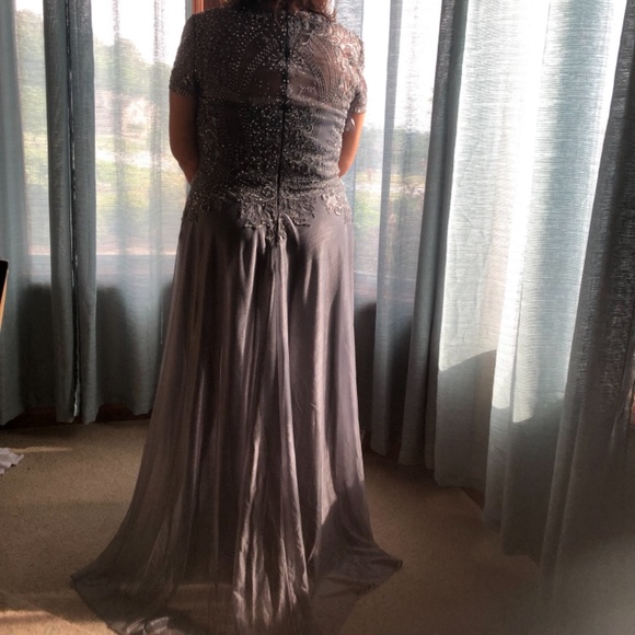 Formal beaded grey gown size 16 -never worn-never altered - Picture 5 of 14